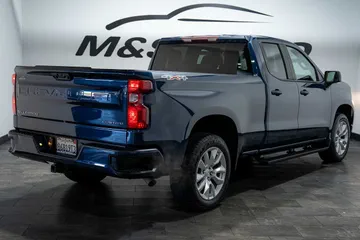 2023 Chevrolet Silverado Custom thumbnail