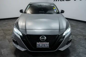 2021 Nissan Altima 2.5 SR thumbnail