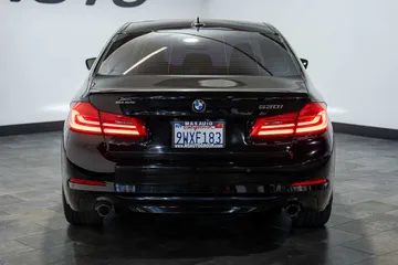 2017 BMW 5 Series 530i thumbnail