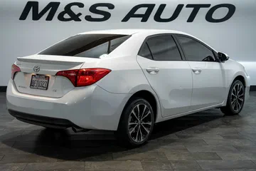 2019 Toyota Corolla SE thumbnail