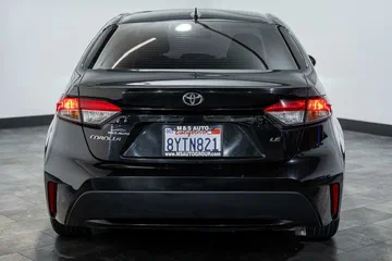 2022 Toyota Corolla LE thumbnail