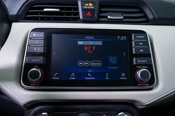 2021 Nissan Versa SV thumbnail