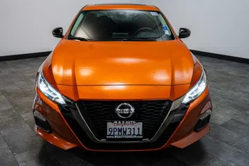2021 Nissan Altima 2.5 SR thumbnail