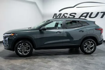 2025 Chevrolet Trax LT thumbnail