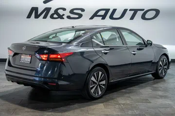 2021 Nissan Altima 2.5 SV thumbnail