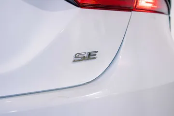 2020 Toyota Camry SE thumbnail