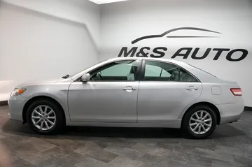2011 Toyota Camry XLE thumbnail