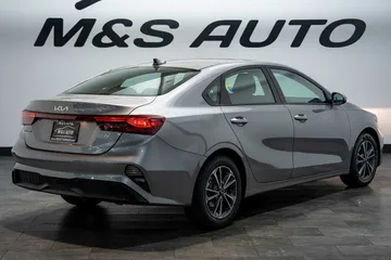 2023 Kia Forte LXS thumbnail