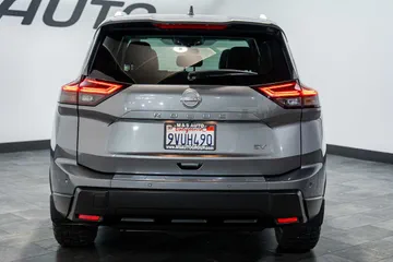 2024 Nissan Rogue SV thumbnail