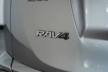 2016 Toyota RAV4 LE thumbnail