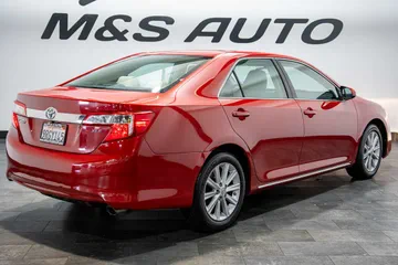 2013 Toyota Camry XLE thumbnail