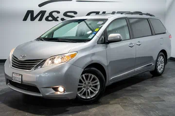 2013 Toyota Sienna XLE thumbnail