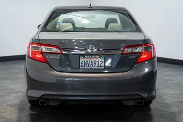 2012 Toyota Camry XLE thumbnail