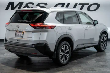 2021 Nissan Rogue SV thumbnail
