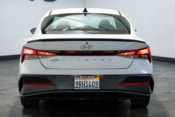 2025 Hyundai Elantra SEL Sport thumbnail