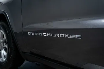 2015 Jeep Grand Cherokee Limited thumbnail