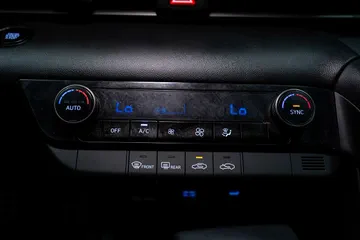 2025 Hyundai Elantra SEL Sport thumbnail
