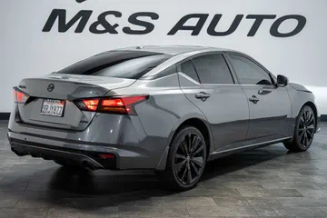 2021 Nissan Altima 2.5 SR thumbnail