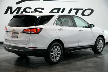 2022 Chevrolet Equinox LT thumbnail