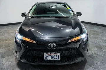 2022 Toyota Corolla LE thumbnail