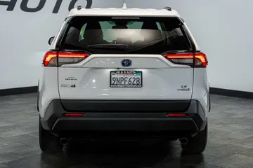 2024 Toyota RAV4 Hybrid LE thumbnail