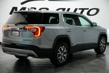 2023 GMC Acadia SLE thumbnail
