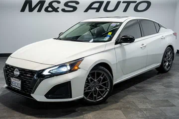 2023 Nissan Altima 2.5 SR thumbnail