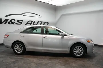 2011 Toyota Camry XLE thumbnail