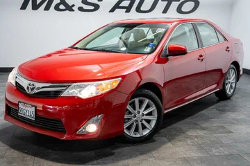 2013 Toyota Camry XLE thumbnail
