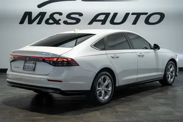 2023 Honda Accord LX thumbnail