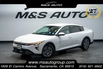 2025 Kia K4 LX thumbnail