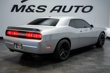 2010 Dodge Challenger SRT8 thumbnail