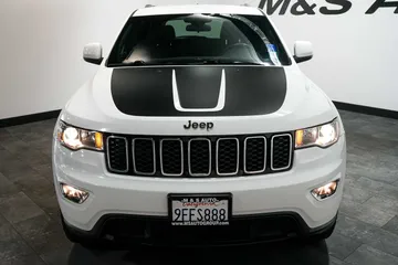2018 Jeep Grand Cherokee Laredo thumbnail