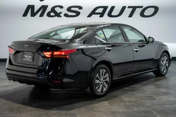 2023 Nissan Altima 2.5 S thumbnail