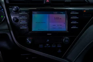 2020 Toyota Camry SE thumbnail
