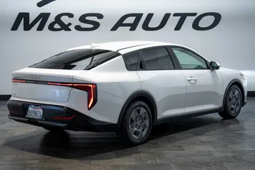 2025 Kia K4 LX thumbnail