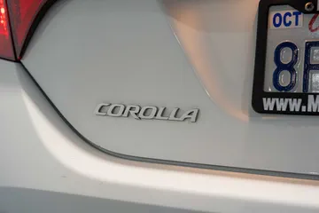 2019 Toyota Corolla SE thumbnail