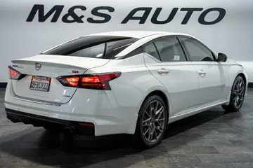 2023 Nissan Altima 2.5 SR thumbnail