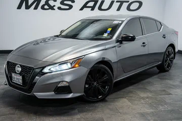 2021 Nissan Altima 2.5 SR thumbnail