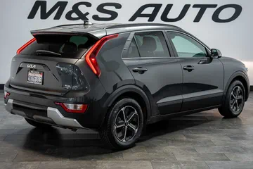 2024 Kia Niro EX thumbnail