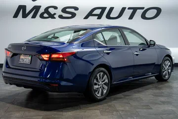 2024 Nissan Altima 2.5 S thumbnail