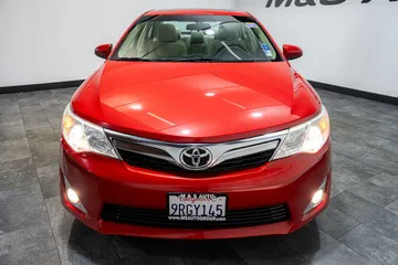 2013 Toyota Camry XLE thumbnail