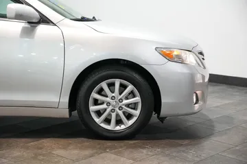 2011 Toyota Camry XLE thumbnail