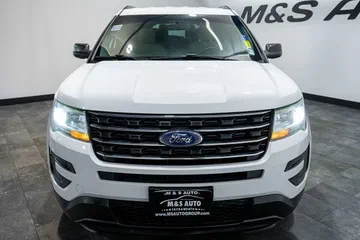 2016 Ford Explorer Base thumbnail