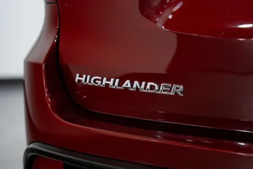 2018 Toyota Highlander SE thumbnail