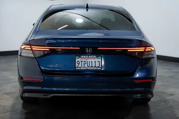 2025 Honda Accord SE thumbnail