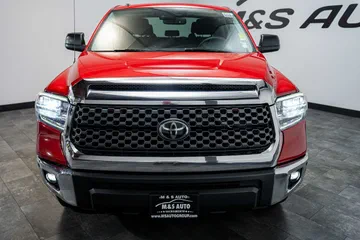 2018 Toyota Tundra SR5 thumbnail