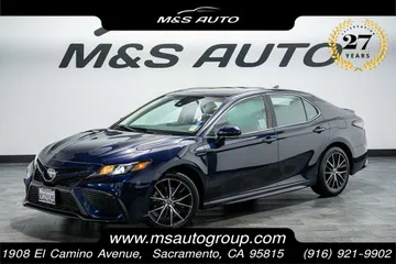 2022 Toyota Camry SE thumbnail