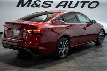 2021 Nissan Altima 2.5 SR thumbnail