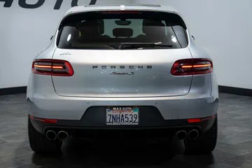 2016 Porsche Macan S thumbnail